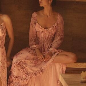 V Chapman Carmella Dress Size 2 Peach Tapestry